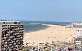 Tiny Apt W/ Balcony And Seaview, Even Out Of Your Bed !